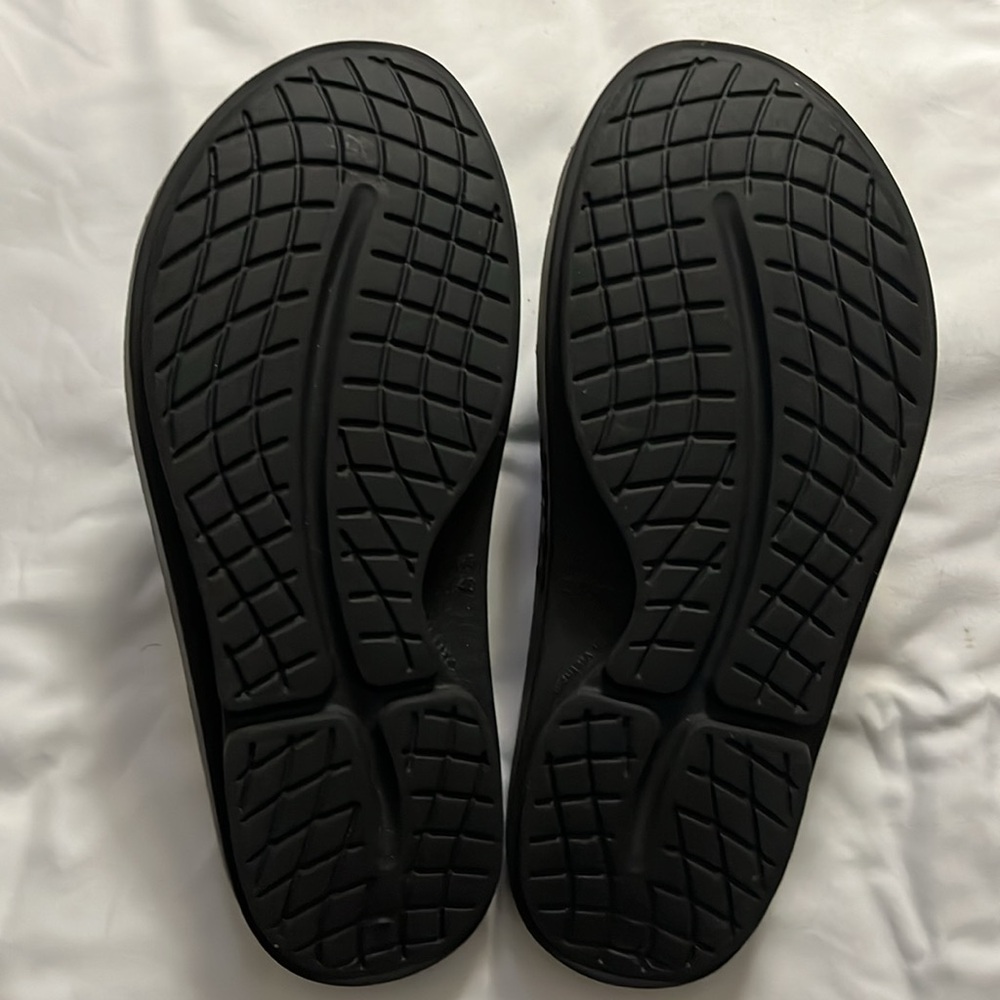 Oofos Recovery Slides - image 2